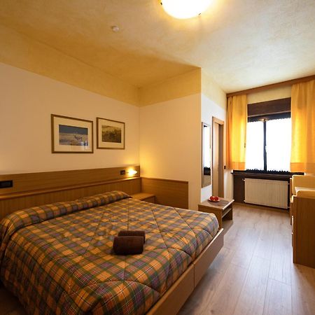 Albergo Venezia Passo Rolle Esterno foto