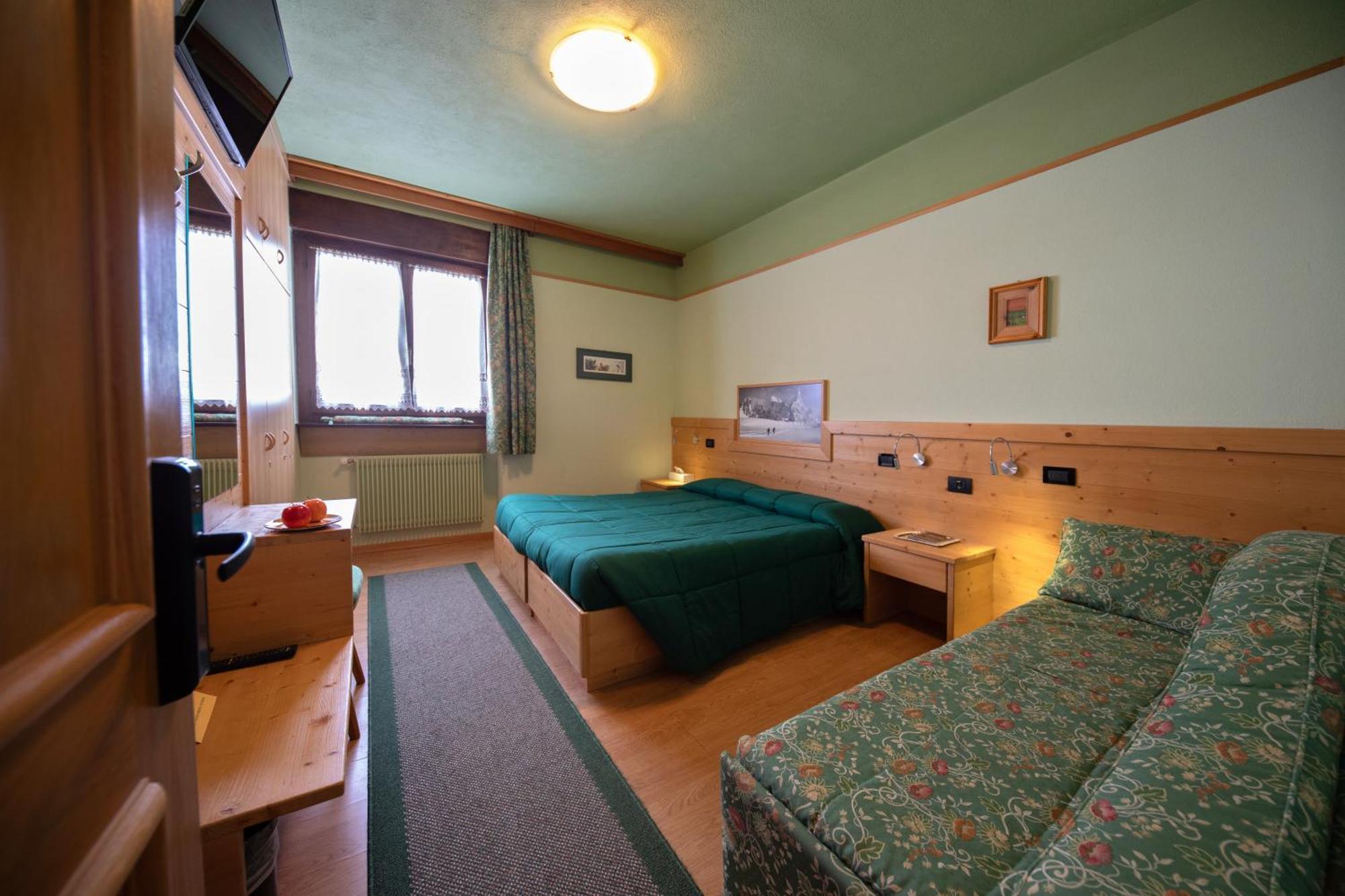 Albergo Venezia Passo Rolle Esterno foto