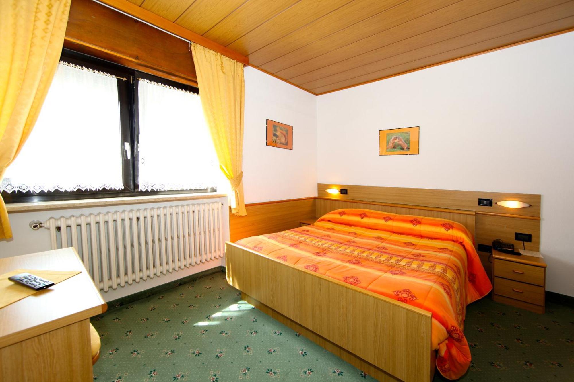 Albergo Venezia Passo Rolle Esterno foto