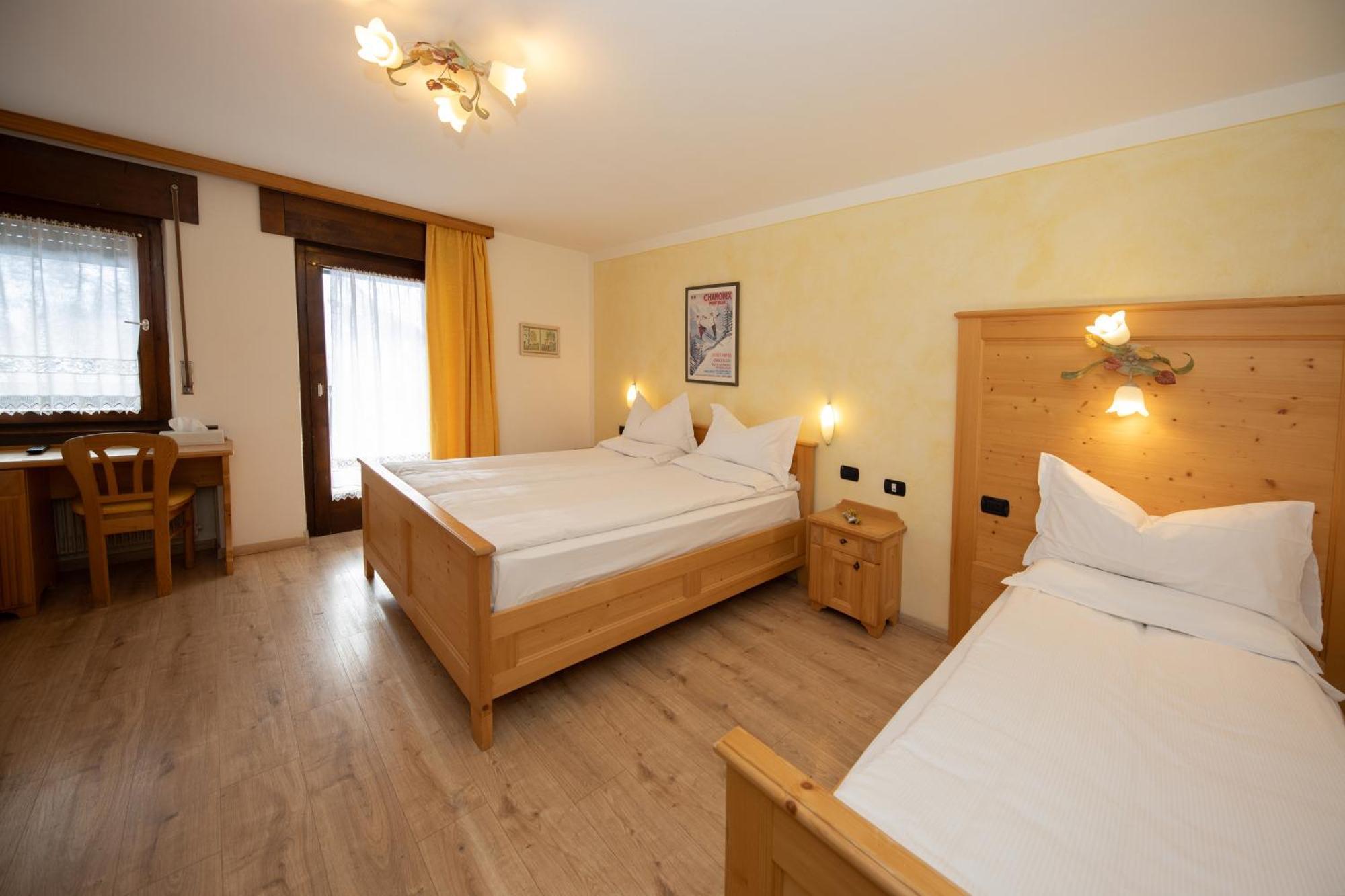 Albergo Venezia Passo Rolle Esterno foto