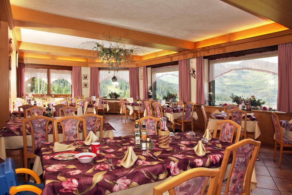 Albergo Venezia Passo Rolle Esterno foto