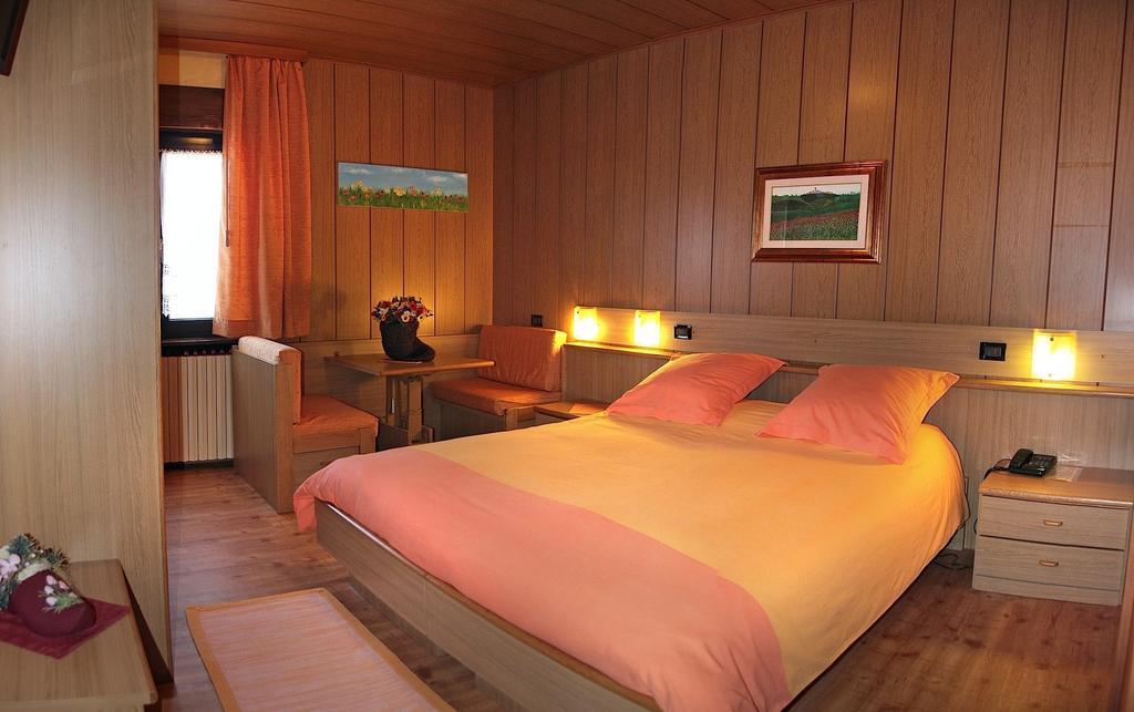 Albergo Venezia Passo Rolle Camera foto