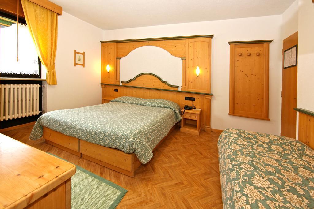 Albergo Venezia Passo Rolle Esterno foto