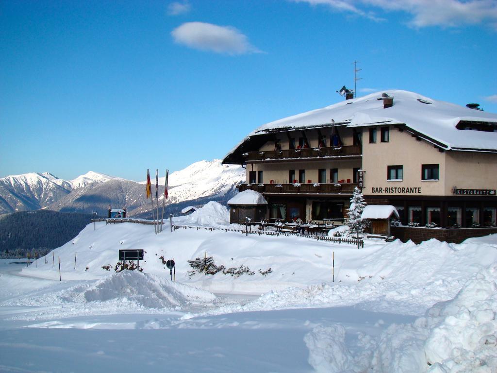Albergo Venezia Passo Rolle Esterno foto