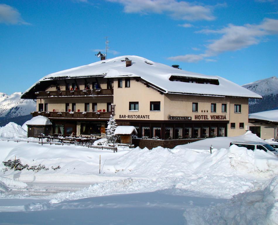 Albergo Venezia Passo Rolle Esterno foto