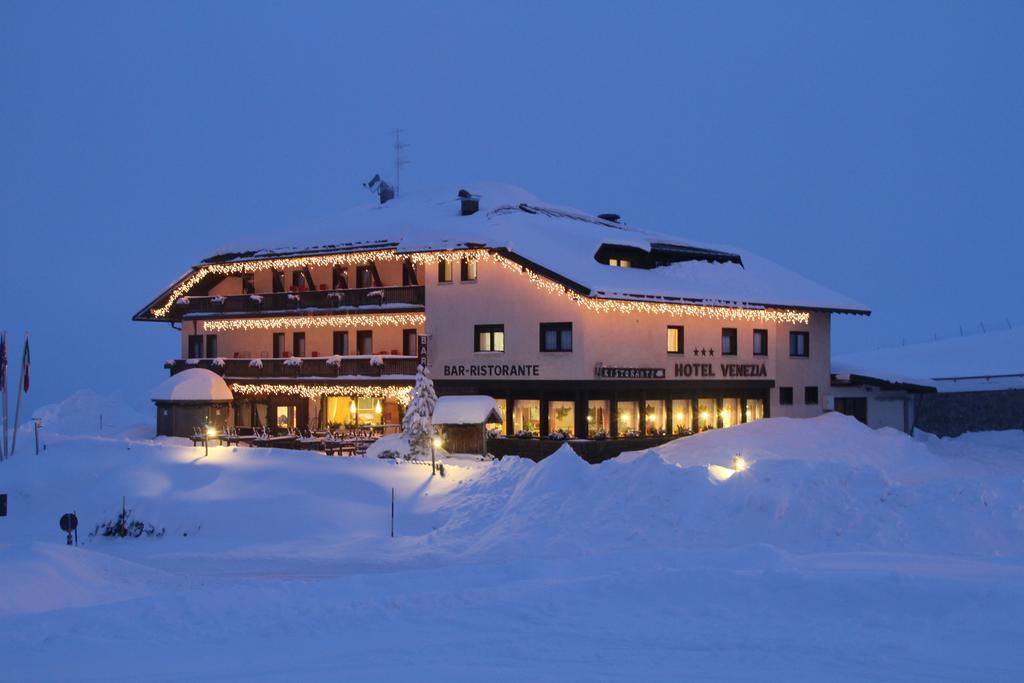 Albergo Venezia Passo Rolle Esterno foto