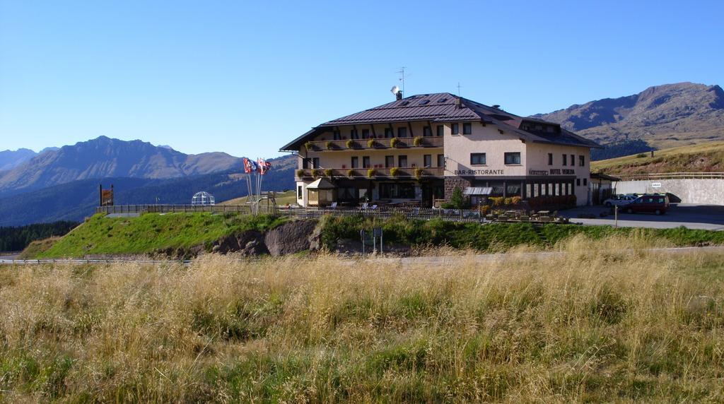 Albergo Venezia Passo Rolle Esterno foto