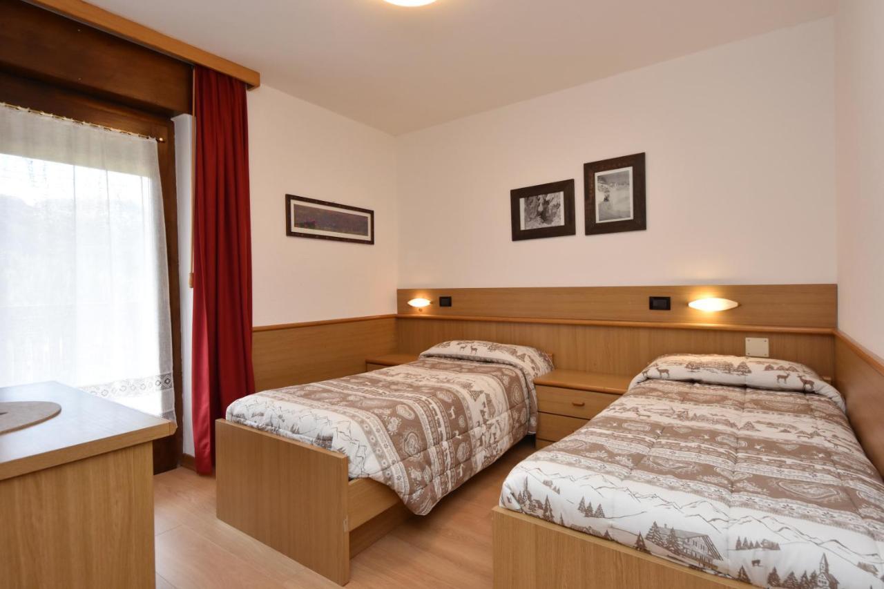 Albergo Venezia Passo Rolle Esterno foto