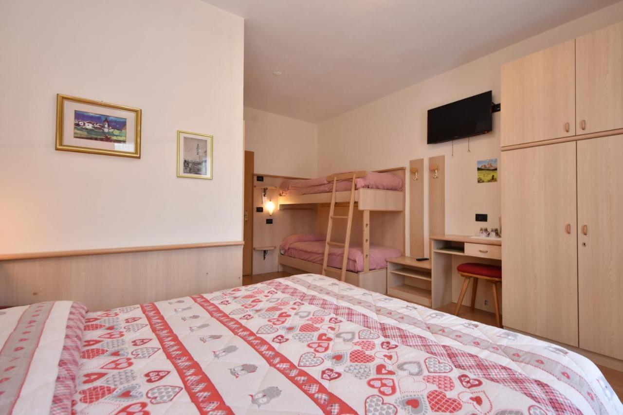 Albergo Venezia Passo Rolle Esterno foto